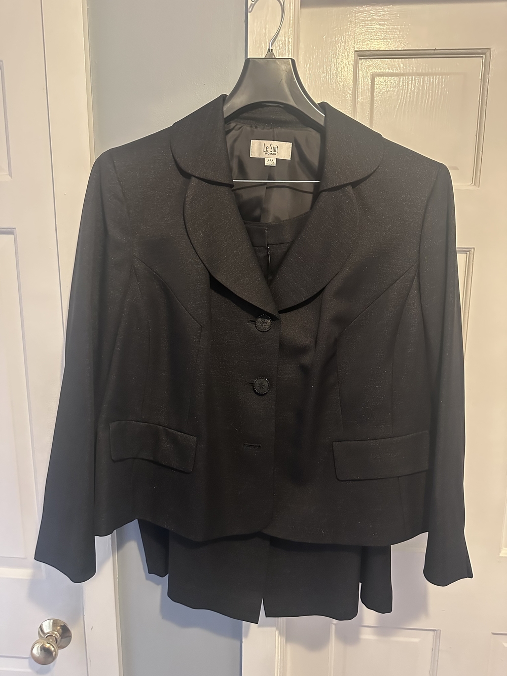Le Suit Black Women's Tailored Crop Blazer Suit - NWT 24W